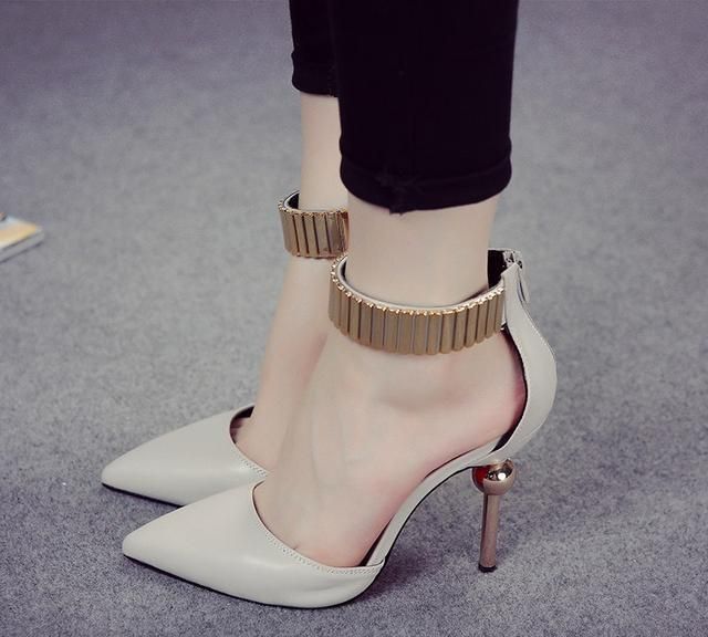 高跟鞋也是百搭单品,尽显女王气场