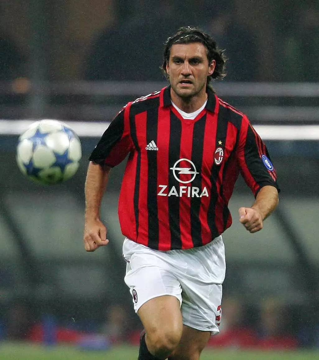 维埃里头顶脚踢无所不能莱万跟他相比还是一个小弟