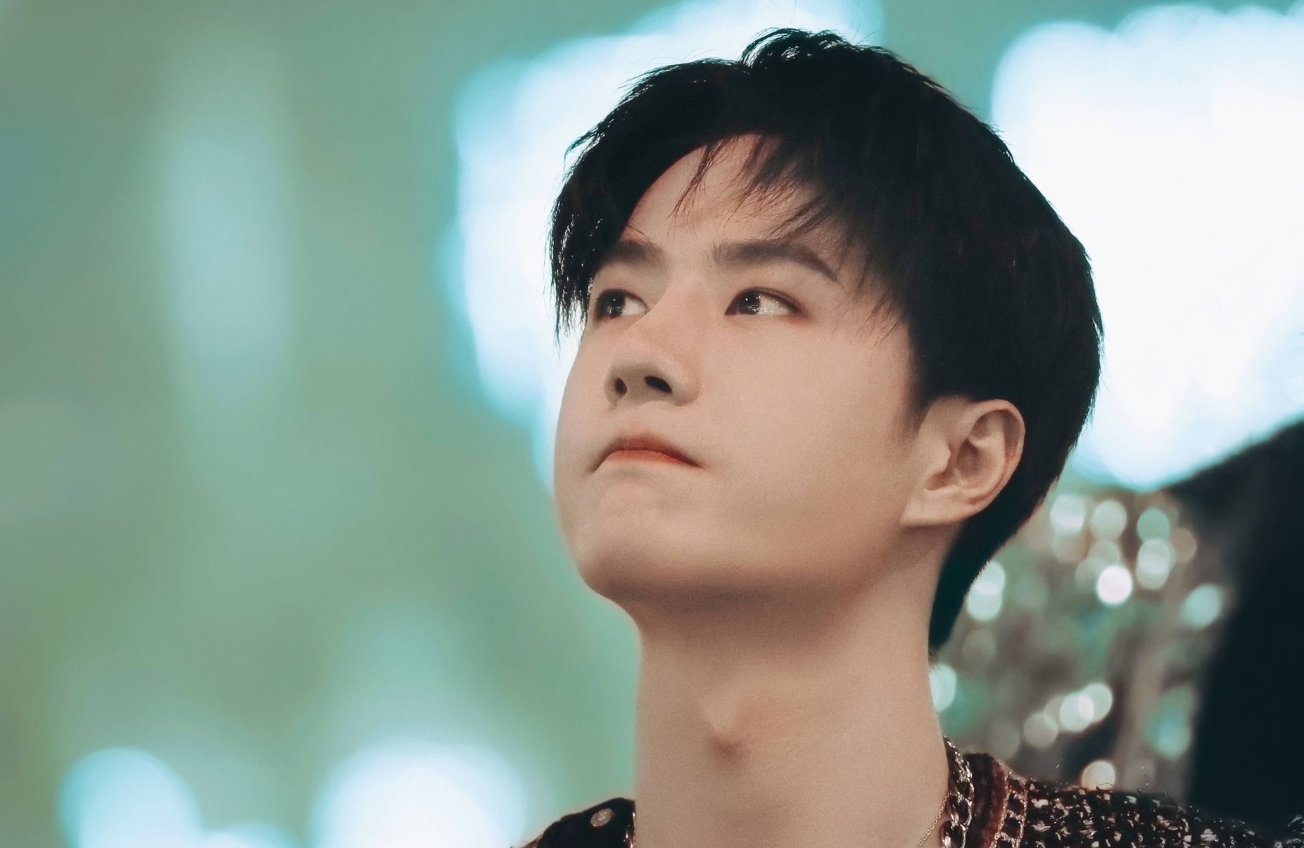 乐华演唱会被绿海包围摩托姐姐应援封神王一博笑有深意