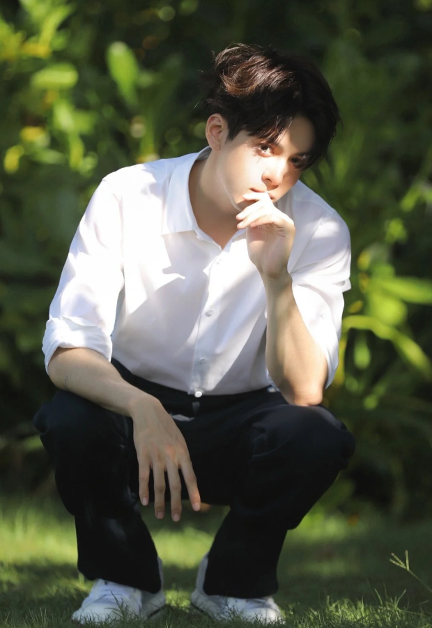 曾舜晞黑白大片释出清新自然少年魅力无限演绎校园男神