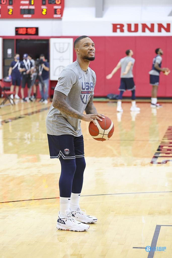 【图集】美国男篮训练备战 kd利拉德单挑对抗