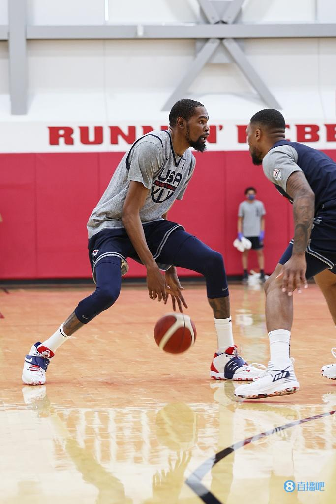 【图集】美国男篮训练备战 kd利拉德单挑对抗