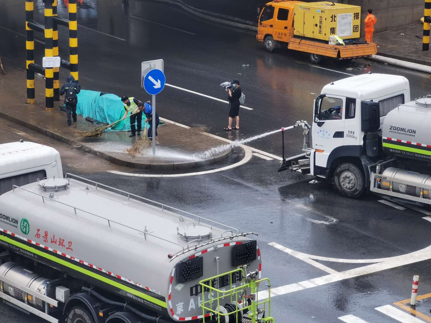 多图 | 160人合力!金安桥下积水已排干,即将恢复通车