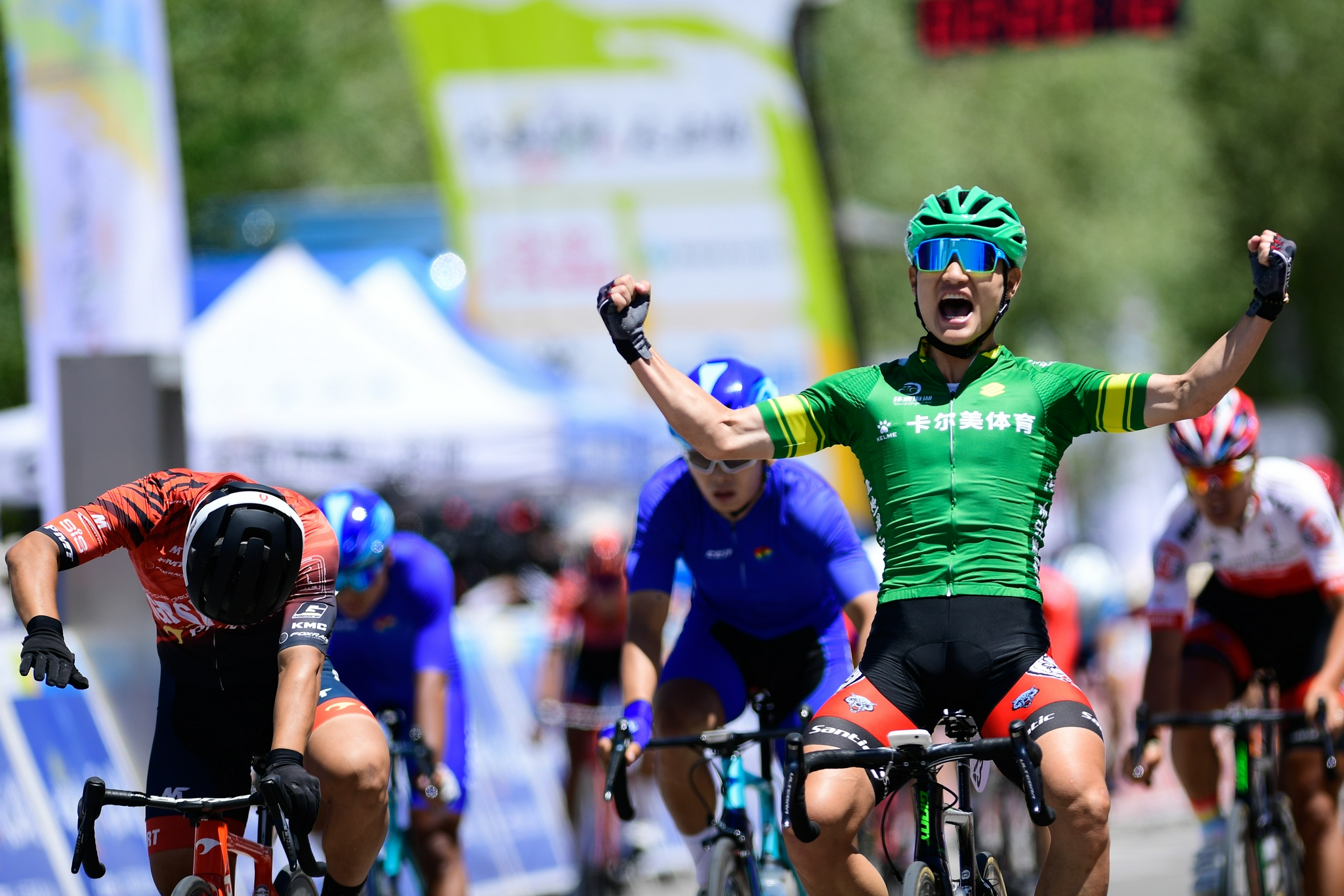 自行车——环青海湖国际公路自行车赛第八赛段赛况