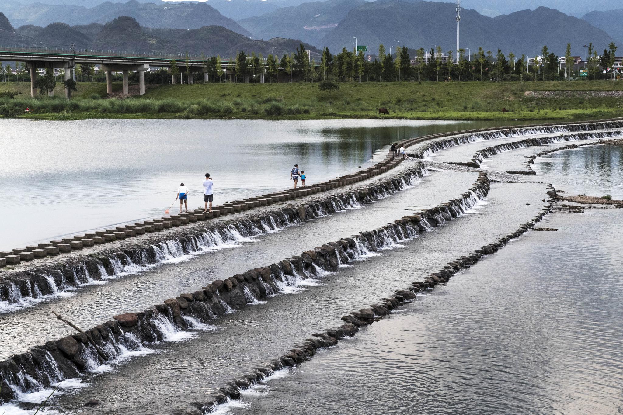 仙居:水碇步上享清凉