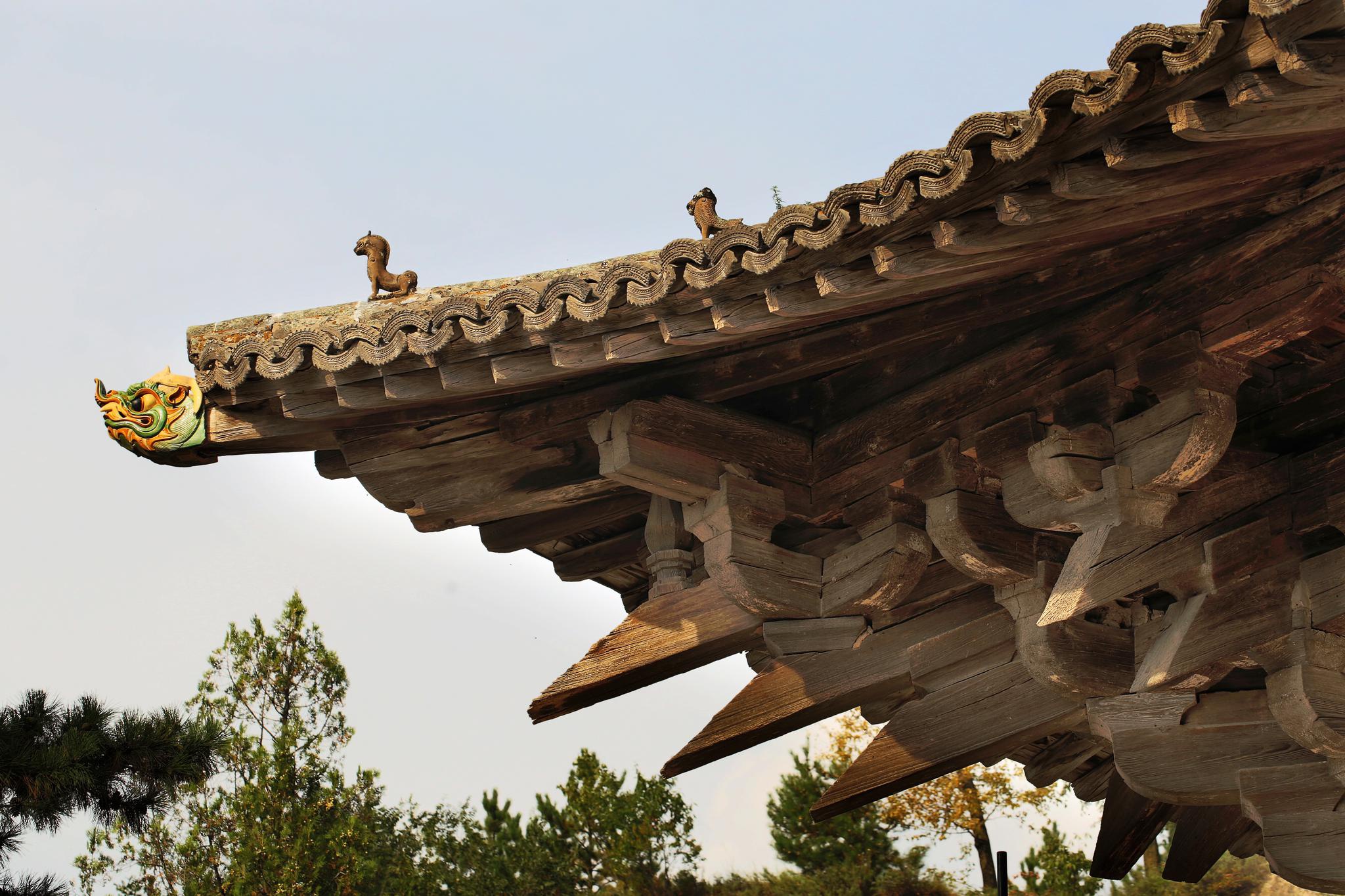 佛光寺，历经一千多年的唐代木结构建筑与唐代塑像保存完好。