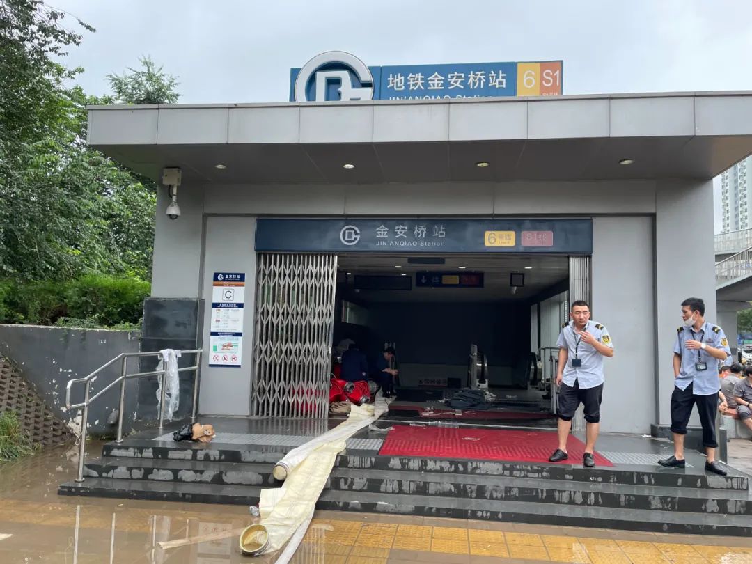 分散性阵雨持续,地铁金安桥站目前仍在封闭中|北京市_新浪新闻