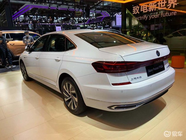 2021粤港澳车展:大众新款帕萨特家族亮相