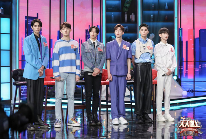 天天小兄弟二班首亮相倪萍蔡明天天向上开综艺课