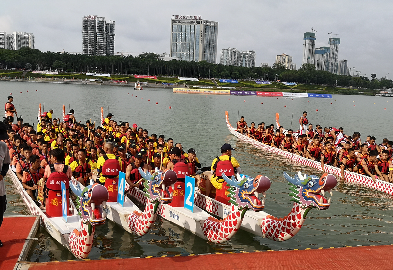 回归邕江核心水域2021年南宁龙舟公开赛激情鸣锣