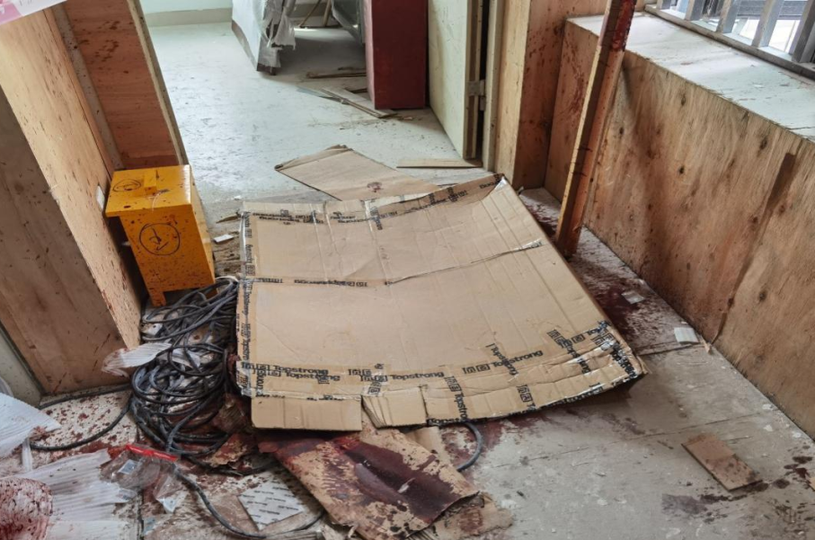 楼板突然脱落,深圳一复式房装修现场变成事故现场