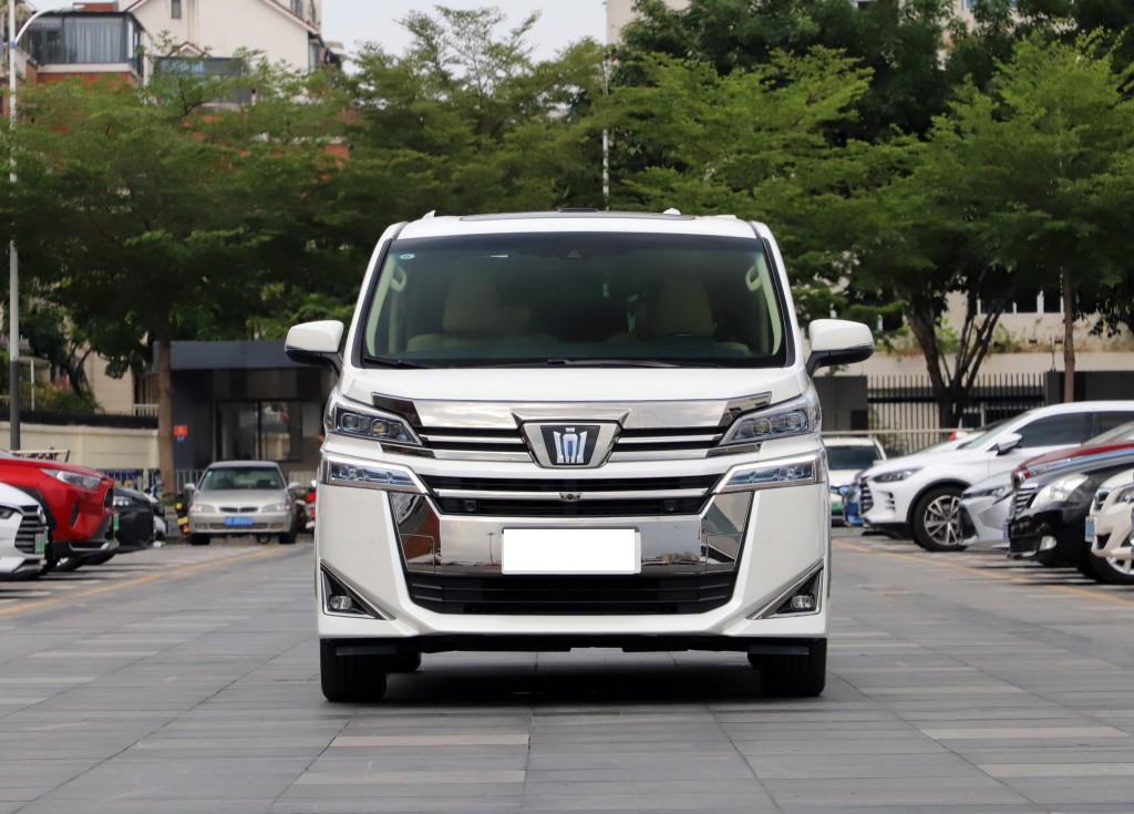 皇冠版埃尔法长近5米与丰田埃尔法同动力关键不用加价