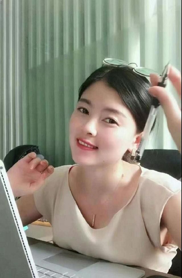 又一位女富豪崛起23岁临危受命接管家业如今掌管8700亿