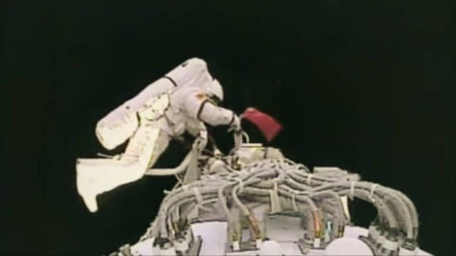 中国人第一次太空行走!就在十年前