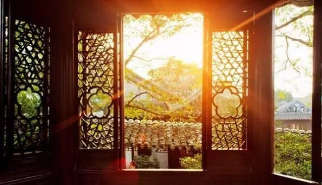 在古代,纸糊的窗户是如何扛得住刮风下雨的呢?