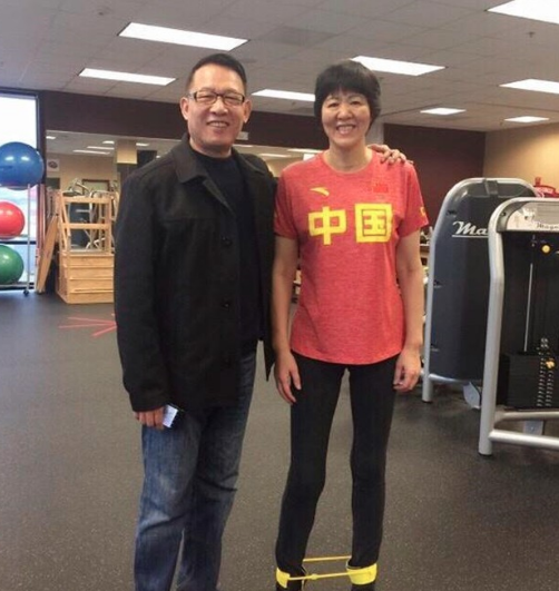 他是郎平背后的男人,随郎平征战多年,如今却无缘东京|郎平|王育成