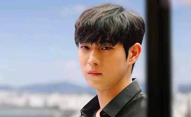 于是赢得了朱丹泰信任的锡勋和露娜说了分手,两人哭