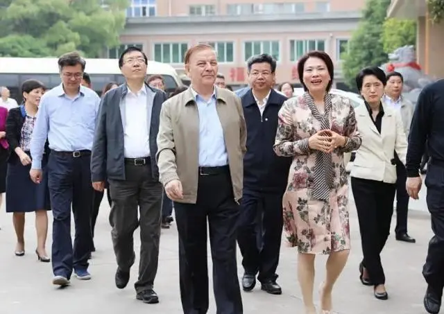 千万别墅被拍卖，浙江前女首富破产变老赖！饰品女王被房地产拖垮休闲区蓝鸢梦想 - Www.slyday.coM