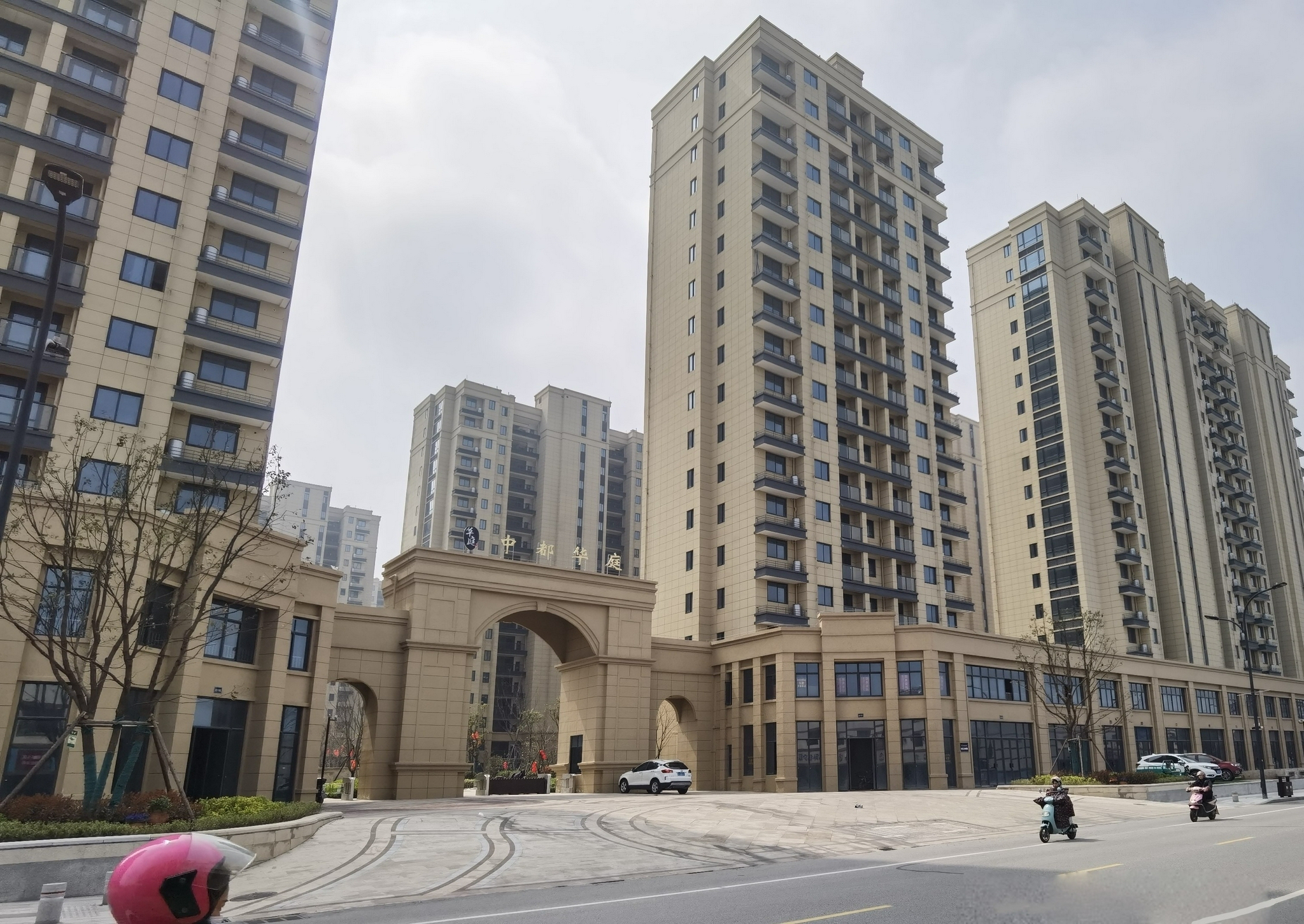 上半年楼市回温,销售额上涨近40%,刚需下半年买房是不是更贵?