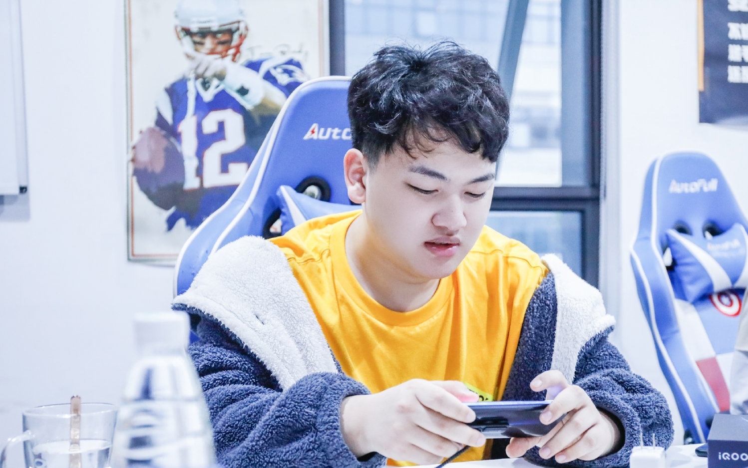 solo完败qg刺痛北极星霸气晒照1张jk牛奶袜私房照很吸睛