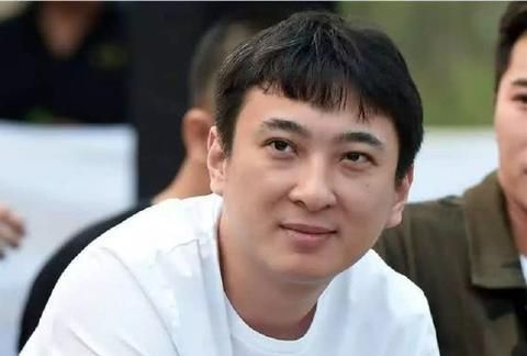 孙一宁接广告代言,穿千元衬衫好清纯,与明星气质差距明显__财经头条