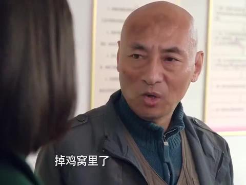 大爷怒闯会议室,领导直接让他滚,不料大爷一亮身份直接坐主位!