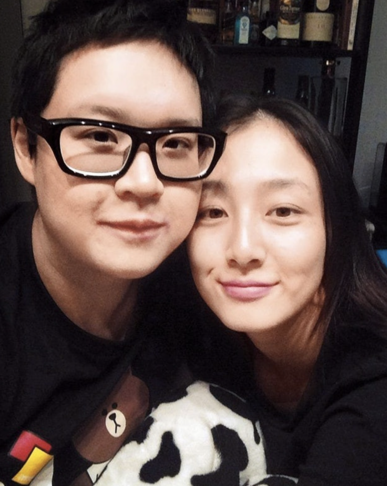 与叶聪豪离婚后,甜妞因为出演tvb的剧集,频频与万梓良搭档,先后合作了