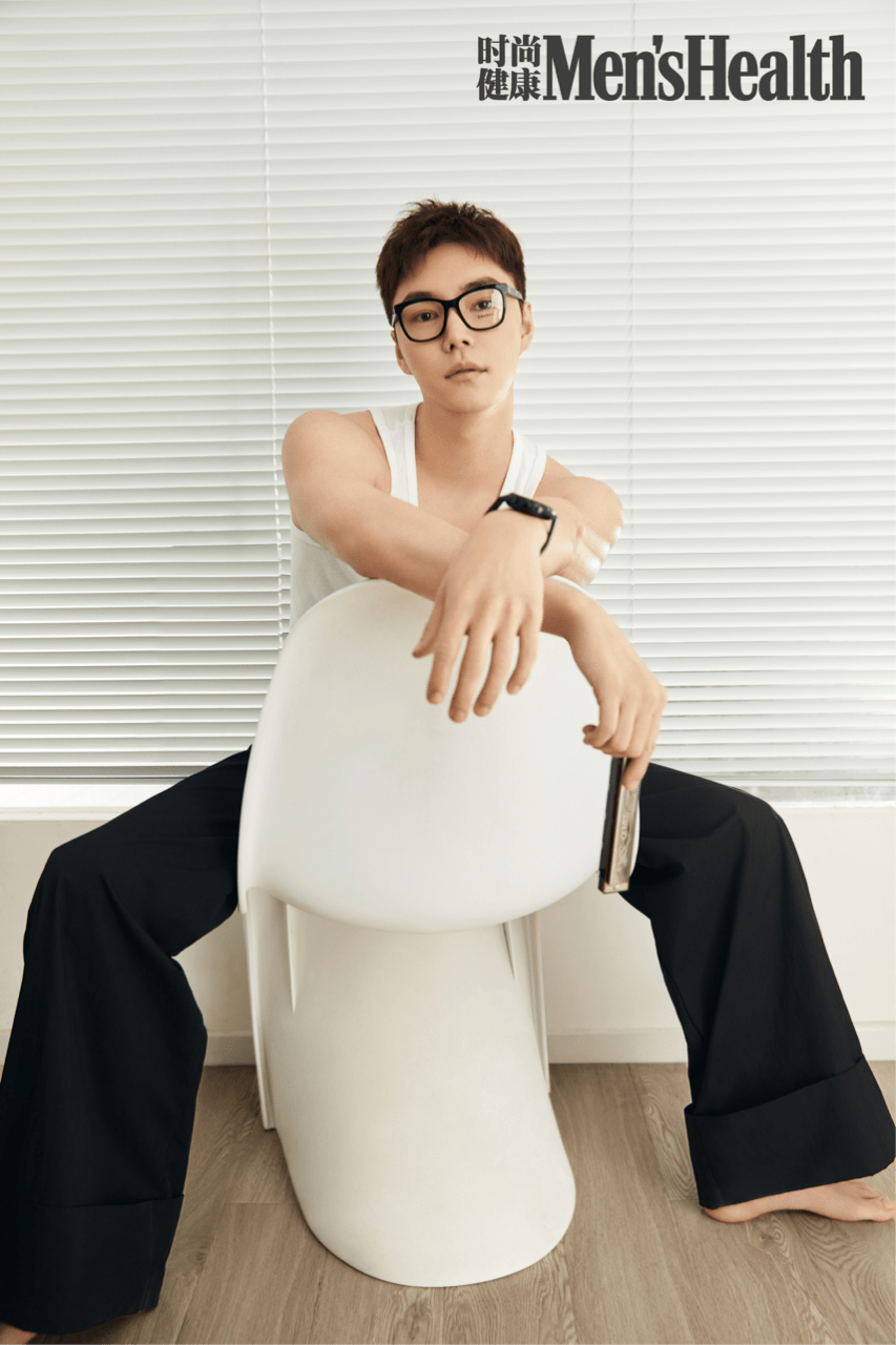 孙博豪解锁时尚健康七月刊自律向上积聚能量