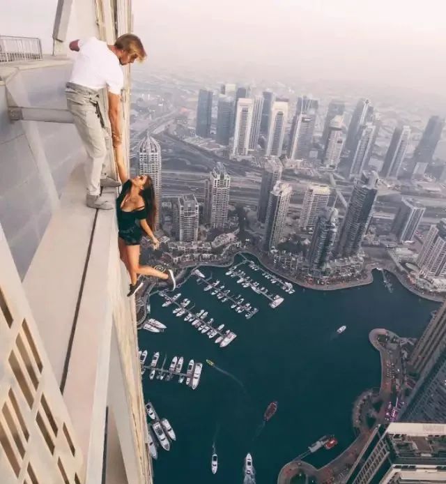 为了在悬崖拍照,香港女网红索菲亚不幸坠崖身亡!休闲区蓝鸢梦想 - Www.slyday.coM