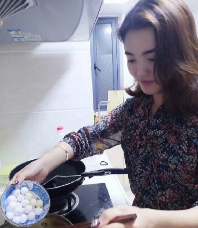 23岁"临危受命"接管家业,如今掌管8700亿|中鑫|金业|林晓芸_新浪新闻