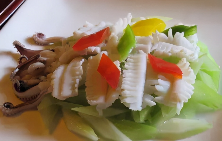 西芹炒鲜鱿的做法!