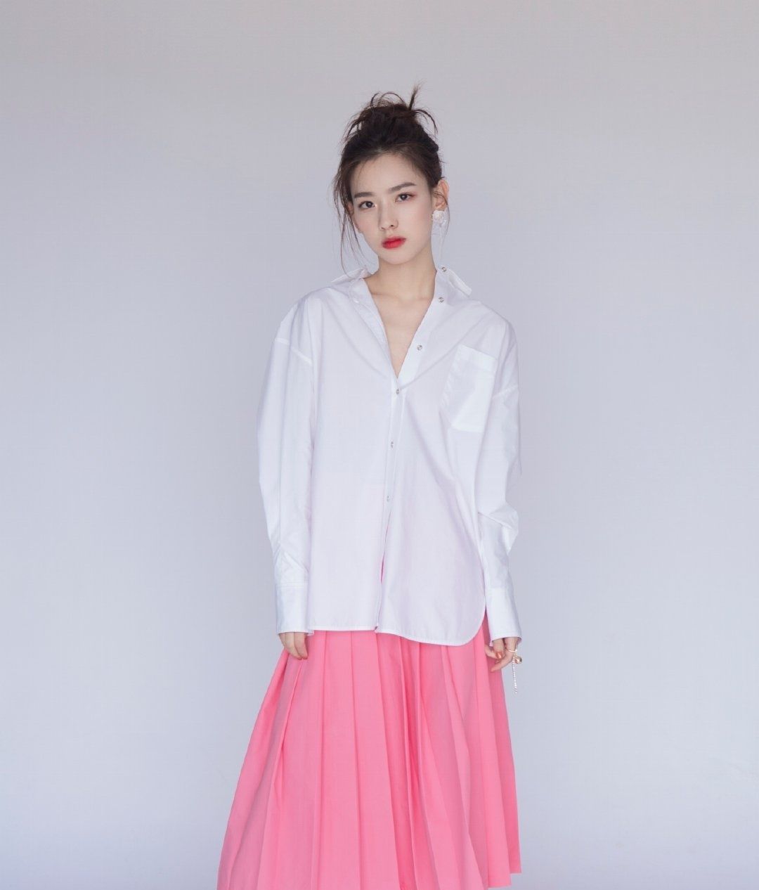 孙一宁接广告代言,穿千元衬衫好清纯,与明星气质差距明显__财经头条