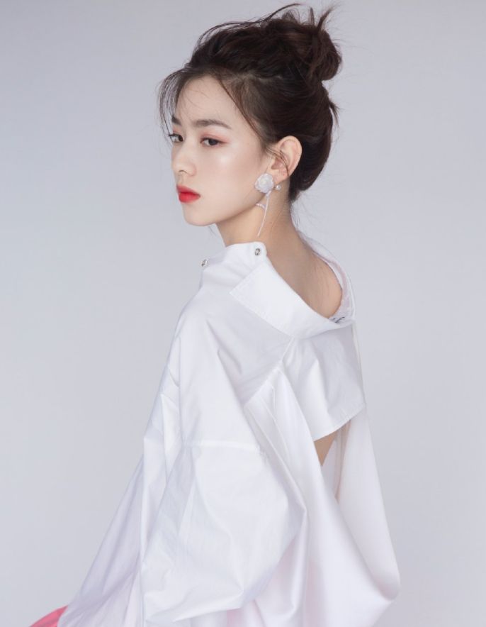孙一宁接广告代言,穿千元衬衫好清纯,与明星气质差距明显__财经头条