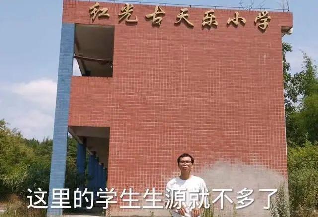 演员古天乐多年来致力于慈善事业，为贫困偏远地区捐助上百所小学。