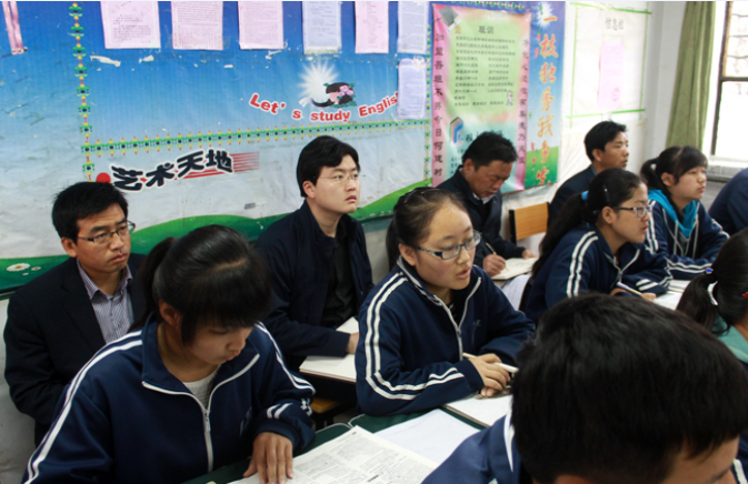  任县长时，刘凯（后排左二）在灵台一中跟班听课