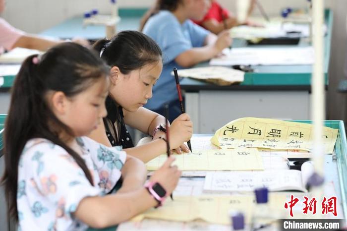 四川广安乡村小学试水“暑期托管”
