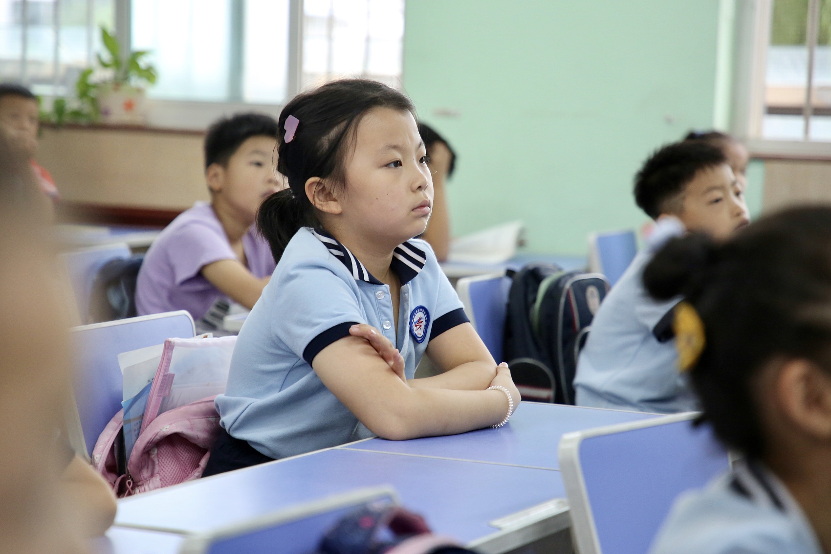 （2021年7月12日，山东泰安正式迎来首期小学生暑期托管服务。图片来源/视觉中国）