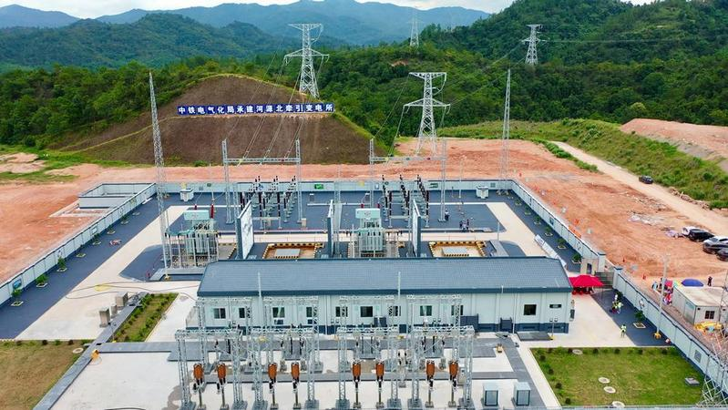 【粤直击】赣深铁路首座220千伏牵引变电所受电成功