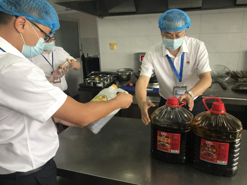 新华全媒 丨食品安全如何保障?这里有了"陪餐员"