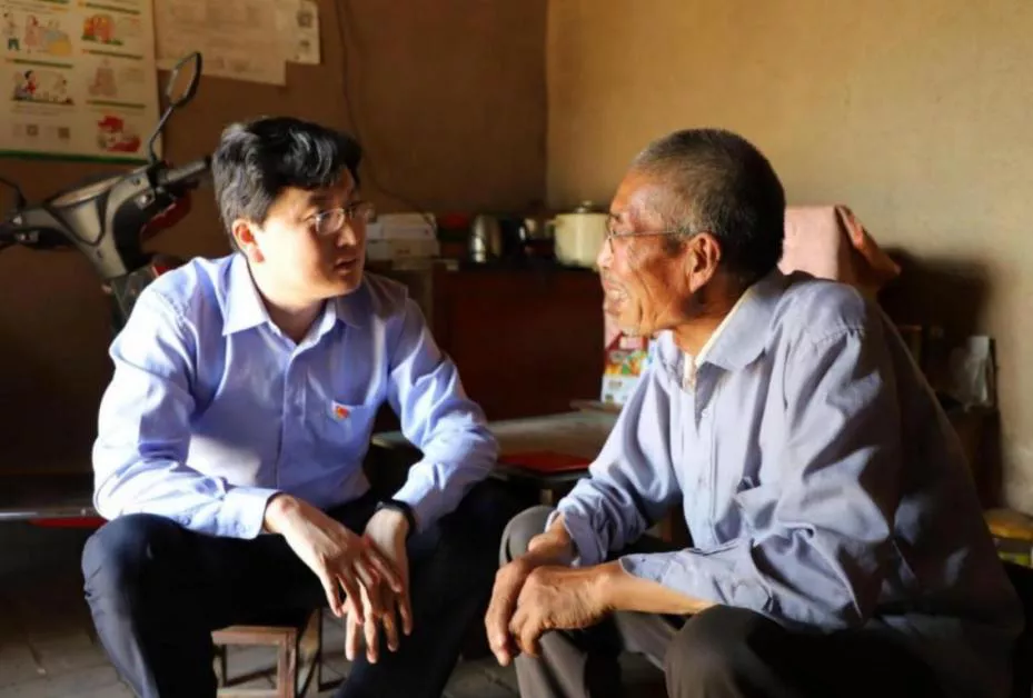 扎根贫困县十年的县委书记拟任新职,曾获中央表彰|刘凯|县委书记_新浪