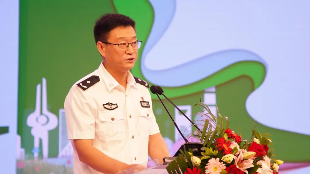 台正式聘任济南广播电视台主持人小鱼儿,刘宏刚为"一盔一带"形象大使