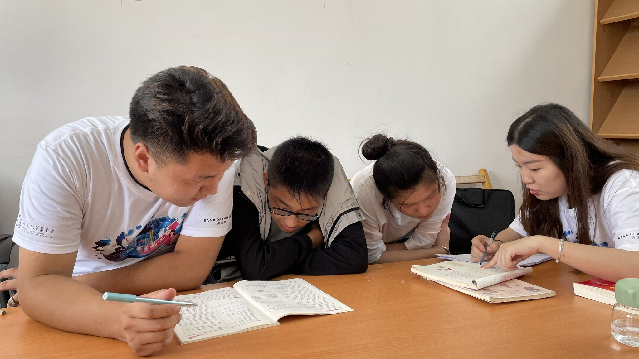 西安建筑科技大学志愿者走进太白县开展支教活动休闲区蓝鸢梦想 - Www.slyday.coM