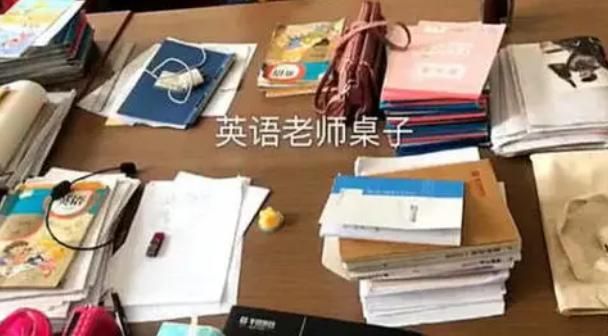 教师办公室桌面大比拼,数学老师桌面犹如战场,体育老师桌面空空