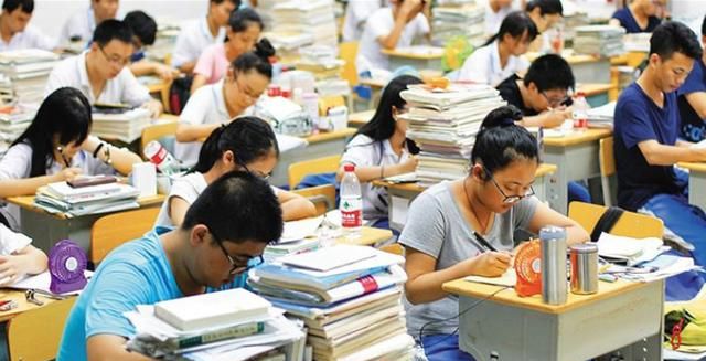 从小学到高三,有一年被称为“分水岭”,学生需谨慎对待休闲区蓝鸢梦想 - Www.slyday.coM 从小学到高三,有一年被称为“分水岭”,学生需谨慎对待休闲区蓝鸢梦想 - Www.slyday.coM