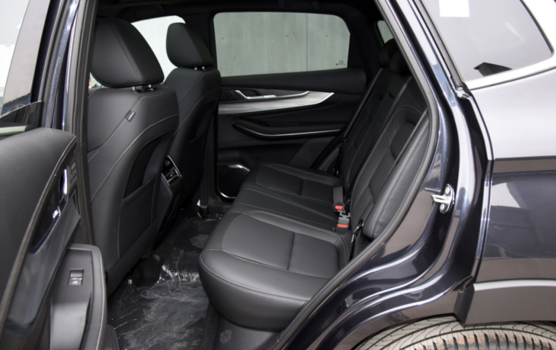 (星途lx第二排空间)