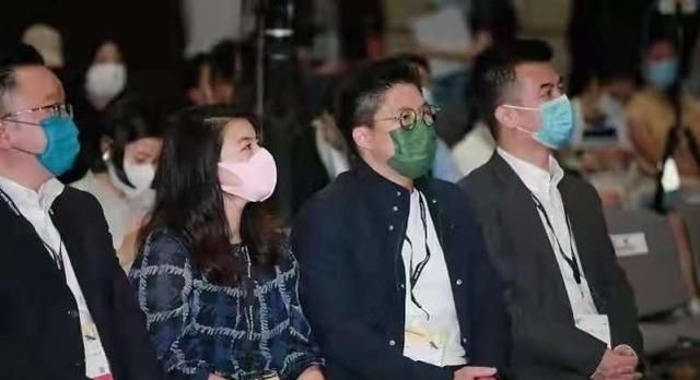 郭晶晶以“评委身份”参加东京奥运会,穿深色好庄严,有点起范了休闲区蓝鸢梦想 - Www.slyday.coM 郭晶晶以“评委身份”参加东京奥运会,穿深色好庄严,有点起范了休闲区蓝鸢梦想 - Www.slyday.coM