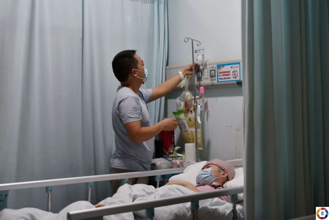 32岁年轻妈妈病房写抗癌日记，丈夫称不敢看，看一次哭一次休闲区蓝鸢梦想 - Www.slyday.coM