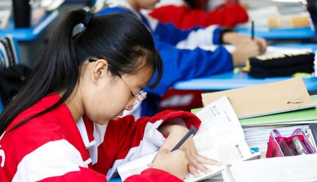 从小学到高三,有一年被称为“分水岭”,学生需谨慎对待休闲区蓝鸢梦想 - Www.slyday.coM 从小学到高三,有一年被称为“分水岭”,学生需谨慎对待休闲区蓝鸢梦想 - Www.slyday.coM