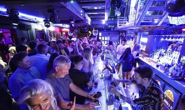 英格兰解封宛如新年!酒吧秒爆满满盛况曝光 专家曝最惨下场的窘境