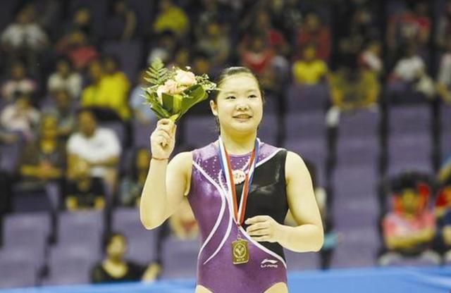 体操女皇程菲:25岁因伤退役,长期服药胖至200斤,至今还是单身